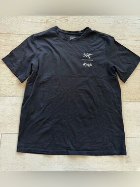 Arc'teryx Black Short-Sleeve Crew Neck Tee with Logo RINO